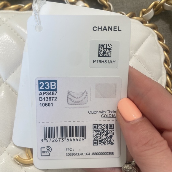 Chanel 2023 Mini Chain Around Hobo - Picture 6 of 6